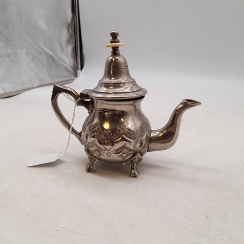 Moroccan cheval ornate - le,