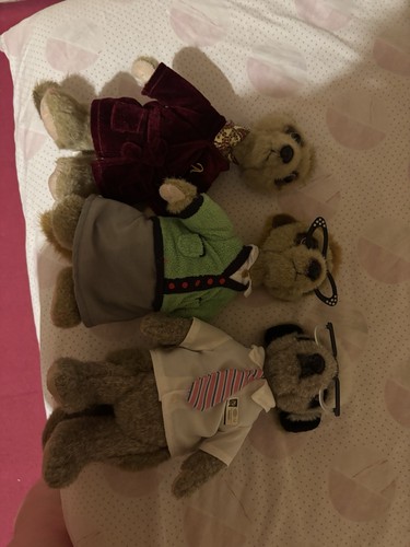 Compare the meerkat toys - meerkat,
