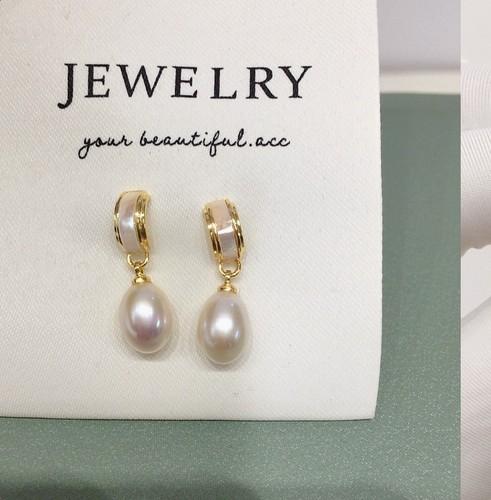 Natural freshwater pearls stud - freshwater,