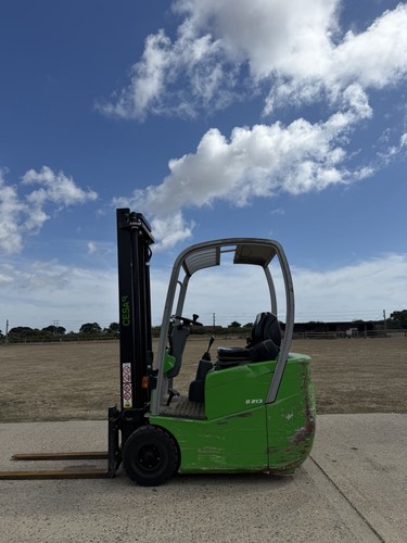 Forklift truck - forklift,