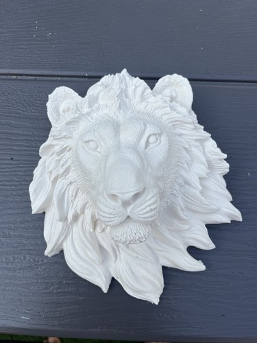Majestic lion head bust - head,