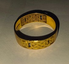 9 carat gold celtic band
