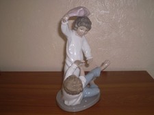 Vintage Nao by Lladro Pillow Fight Porcelain Figurine No 281.