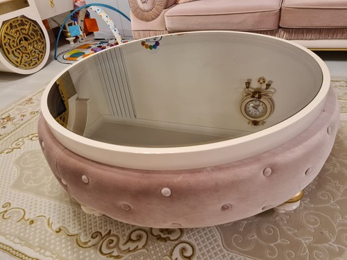Round pink chesterfield - round,