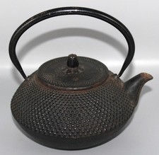 JAPANESE NAMBU TEKKI CAST IRON ARANE HAILSTONE PATTERN TEAPOT