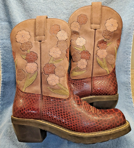 Nwt ariat fat baby western - nwt,