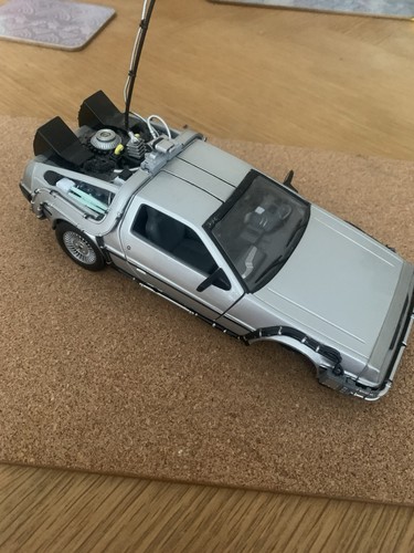Back the future delorean - to,