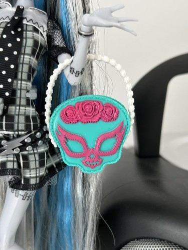 Monster high doll - high,