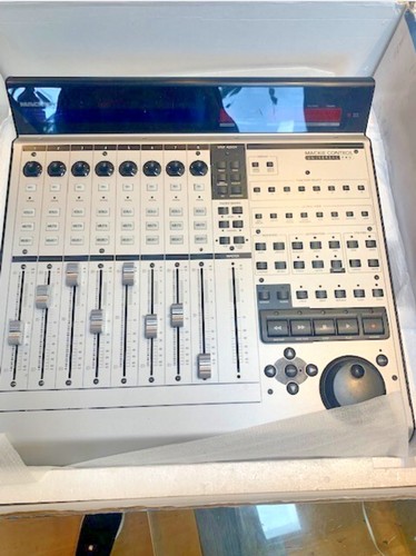 Mackie control universal - control,