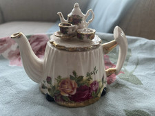 Small Royal Albert Old Country Roses Novelty Victorian One Cup Tea Table Teapot