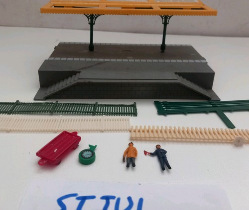 Hornby canopy and platform - ,