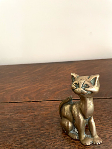 Solid brass smiley cat ash
