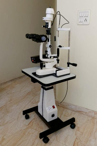 Slit lamp with motorized table - lamp,