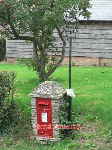 Photo edmondsham postbox no - , edmondsham: