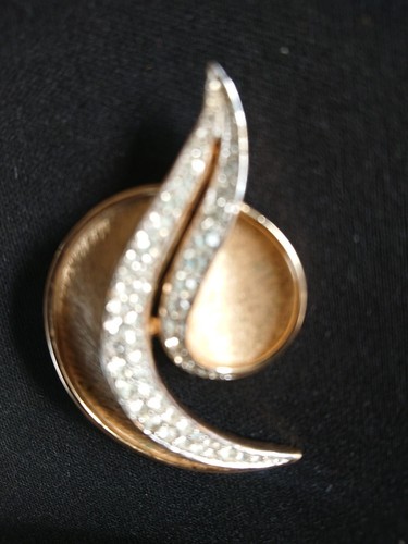 Vintage 40s 50s - crown, trifari