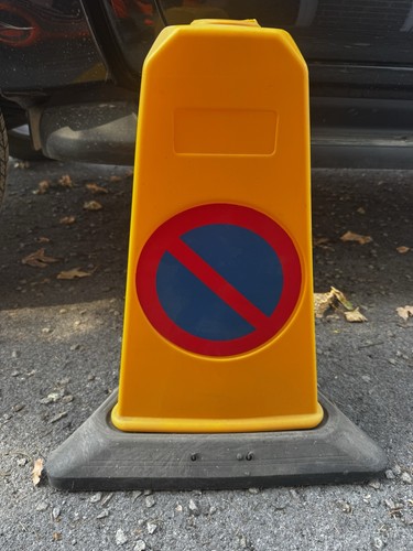 Waiting parking cones - waiting/no,