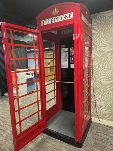 The trafalgar red telephone - trafalgar,