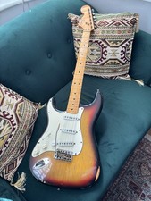 Fender Stratocaster 1975 - Maple neck, sunburst, with tremelo