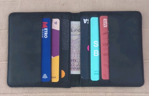 Black leather bifold - , credit