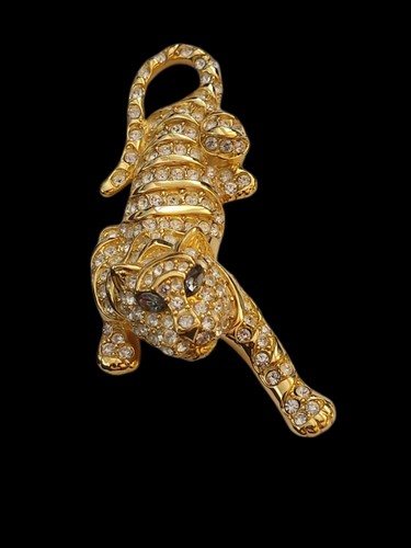 Vintage trifari gold - vintage, tone