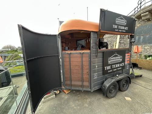 Horse box mobile - box, bar