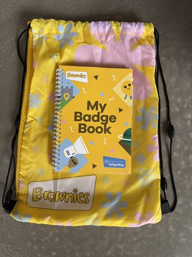 Brownies badge book - badge, mint