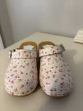 Women’s Wooden Soled Size 4
