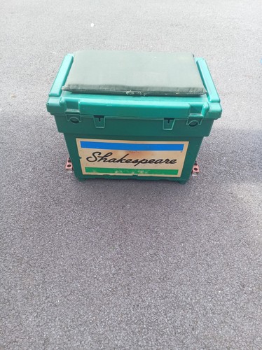 Shakespeare green tackle - tackle, box
