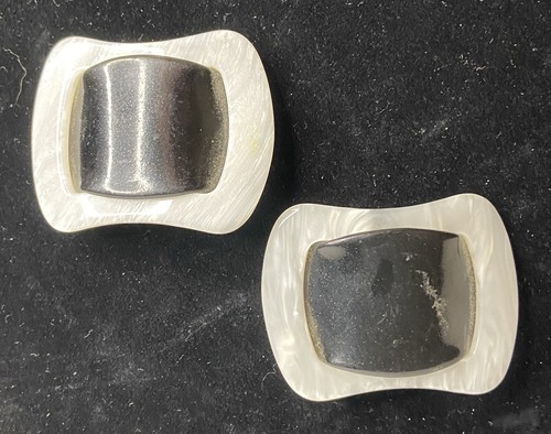 Two shoe buckles - two,