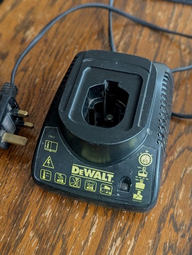 Dewalt genuine charger - genuine, de9118