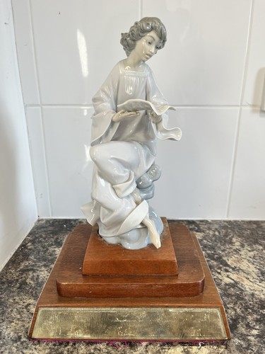 Lladro figurine porcelain - figurine,