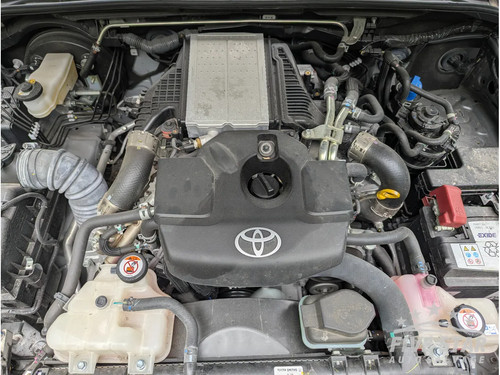 Toyota hilux complete - toyota, engine