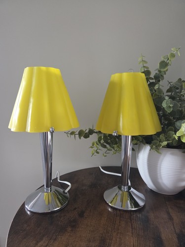 Set two yellow pleated - of,