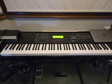 Yamaha S90ES Music Synthesiser