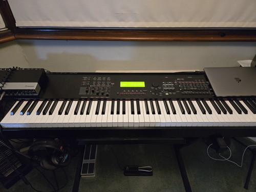 Yamaha s90es music synthesiser - music,