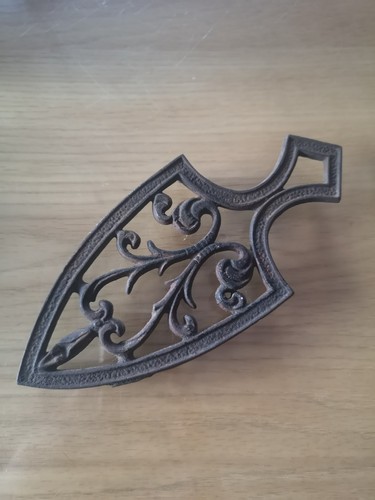 Vintage cast iron - trivet, sad