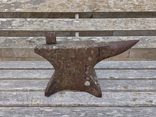 Small anvil 64 - 29.1, lbs