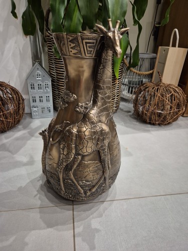 African giraffe vase - african,