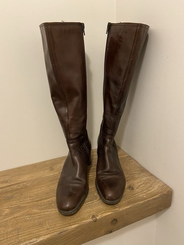 Moshulu brown leather knee
