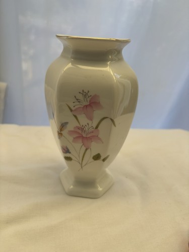 White vintage vase with - vase, pink
