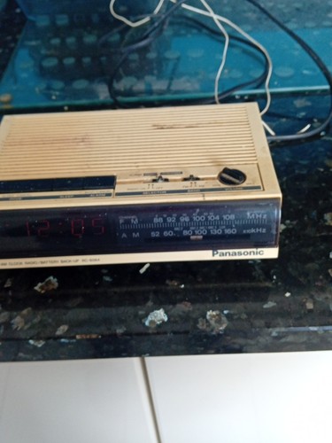 Vintage panasonic fm clock - am/fm,