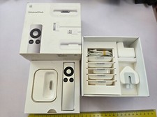 APPLE UNIVERSAL DOCK GENUINE IPOD DOCKING STATION A1371 REMOTE ADAPTER MC746B/A