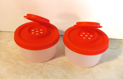 Transparent seasoning shakers - transparent,