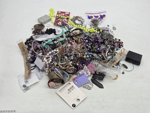 4kg mixed costume - costume, jewellery