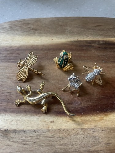 Vintage costume jewelry brooch - costume,