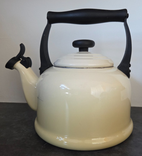 Creuset enamel whistling - le,