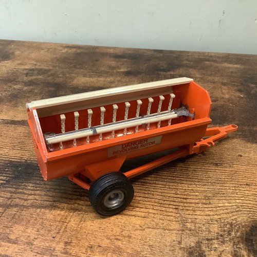 Vintage britains farm manure - britains,