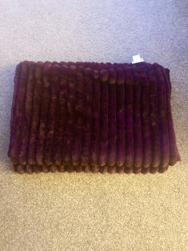 Faux fur ribbed throw/blanket