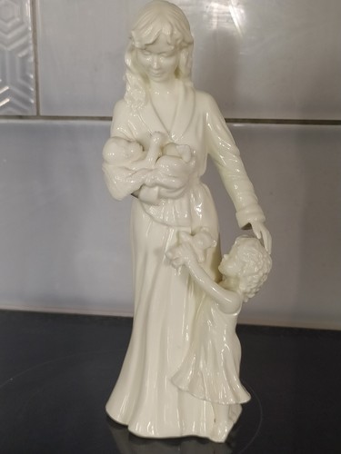 Royal worcester figurine - figurine, "new