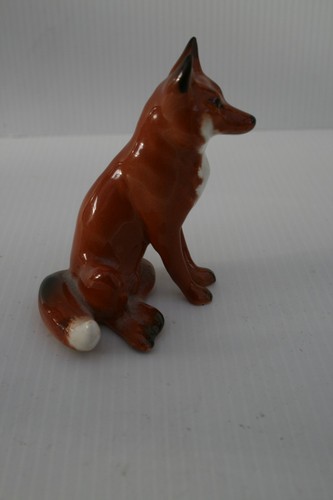 Beswick sitting fox - sitting,